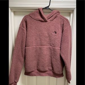 Woman’s north face hoodie